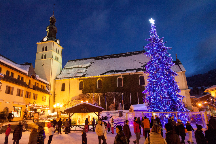 Megève lance sa saison avec le Sapin d'Art | FIRSTLUXE