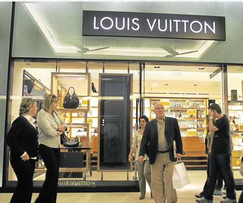 Boutique Vuitton dans un centre commercial de luxe à Sao Paulo
