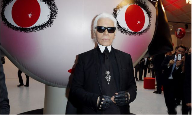 Karl Lagerfeld et une "Mon shu girls"