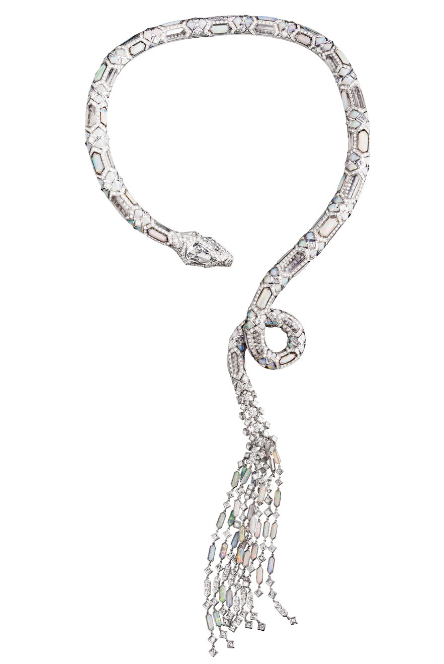 Collier Serpent Opalescent en diamants, opales et cristal de roche, "L'Artisan du Rêve"