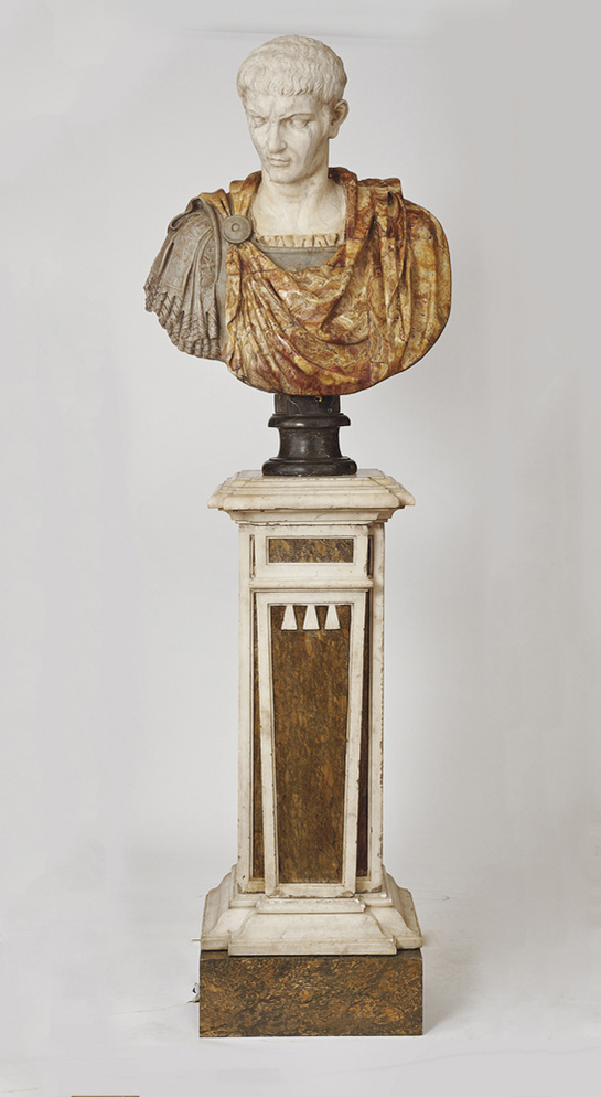 Buste en marbre polychrome représentant Alexandre le Grand, Italie, XVII-XVIIIème siècle. Buste en marbre polychrome représentant Alexandre le Grand, Italie, XVII-XVIIIème siècle.