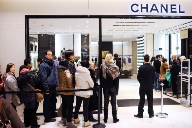 Les chinois s'arrachent les produits de luxe en France 