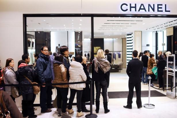Les chinois s'arrachent les produits de luxe en France