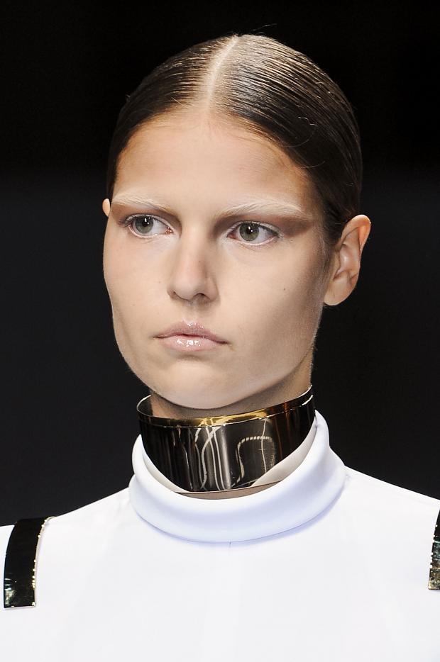 Le regard métal chez Givenchy