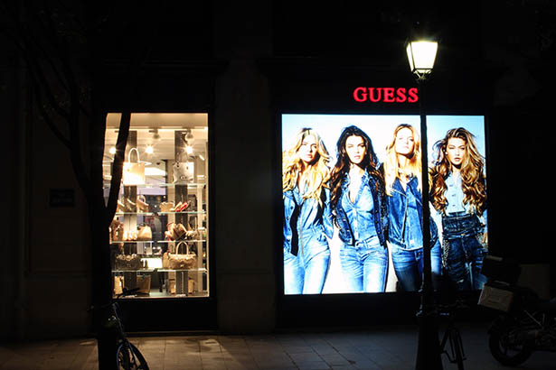 magasin guess paris