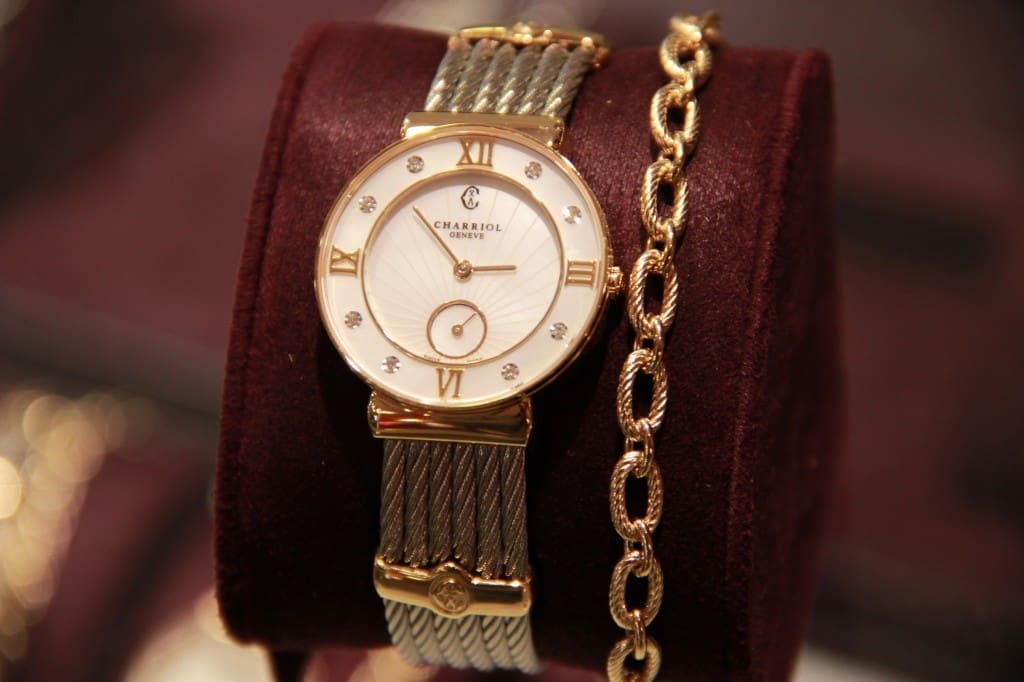 Montre Saint Tropez, best seller, bracelet scellé, 1440 euros