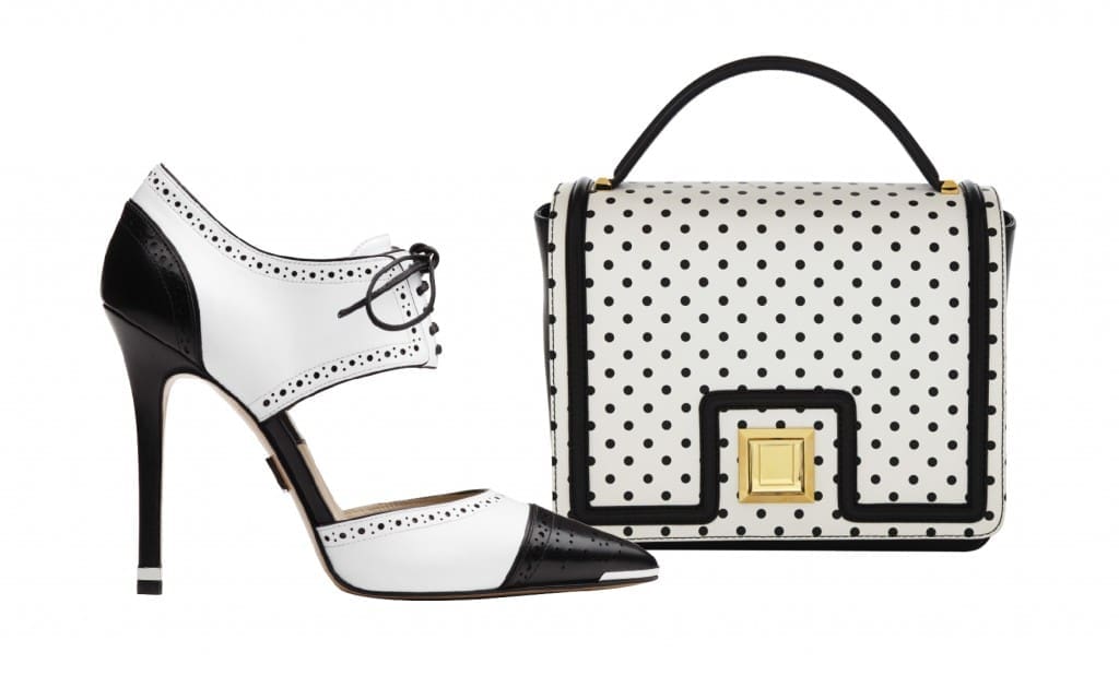 Souliers : Michael Kors Chaussure Arleigh en cuir noir et blanc Sac : Ungaro Sac en cuir blanc à pois noir porté mains