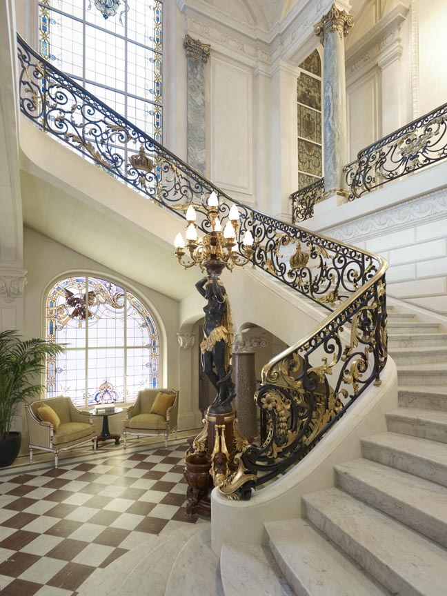 Grand Escalier Shangri-La Hotel Paris