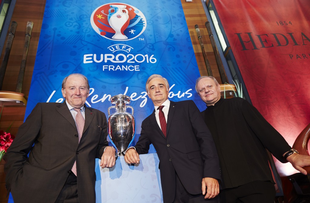 Jacques Lambert (Président du comité d'organisation de l'Euro 2016), Haig Asenbauer (directeur des investissements de Do & Co, propriétaire d'Hédiard), et Joel Robuchon