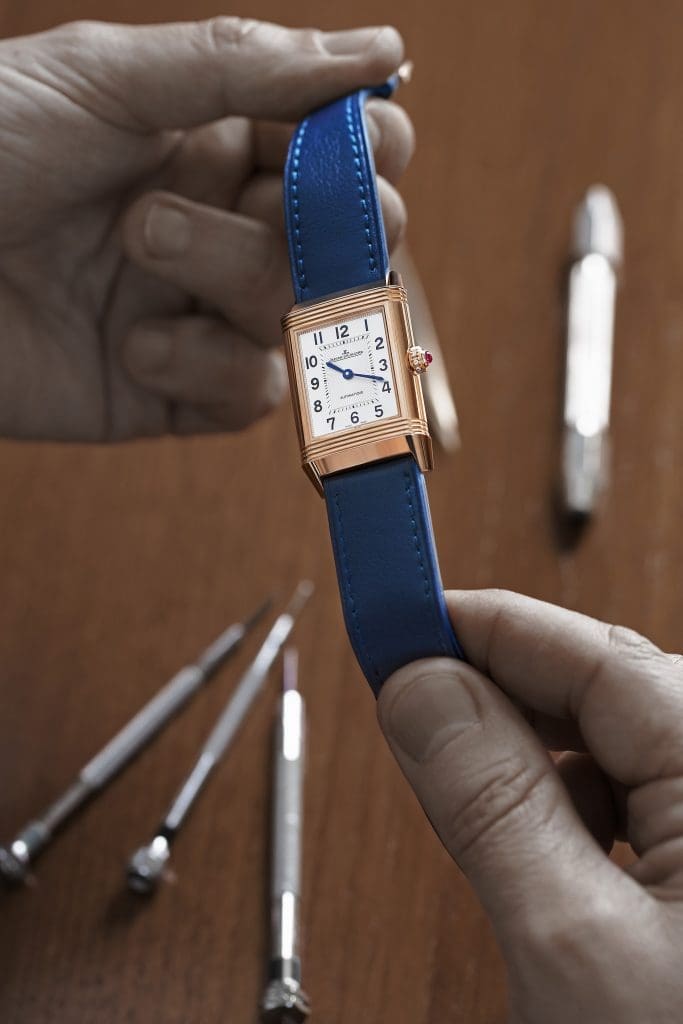 jaeger-lecoultre_polo_ambassador_clare_milford_haven_personalises_her_reverso_watchc_johann_sauty_3 LOW