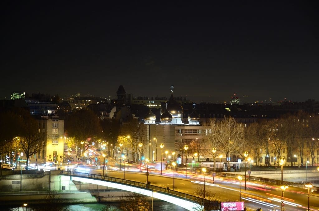 maison-blanche-dome-nuit