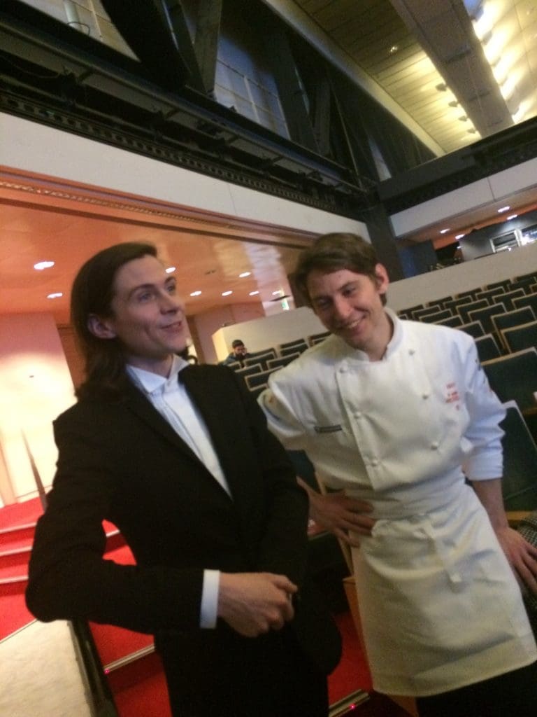 le jeune chef Rodolphe Pottier, une étoile Michelin, heureux .. avec son frère.