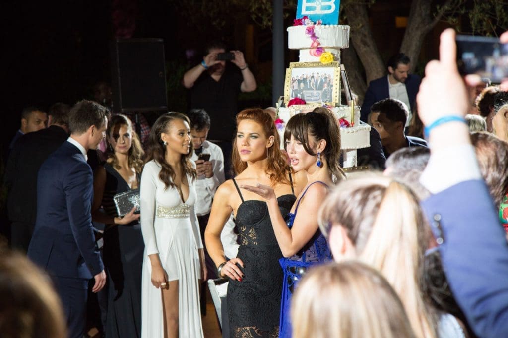 Anniversaire des 30 ans de " Amour Gloire & Beauté" : HOPE Courtney MAC INNES WOOD Jacqueline