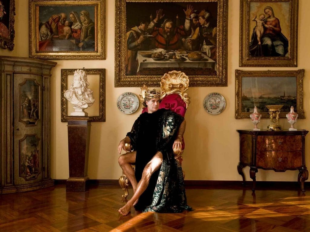 Giovanni
MALLERBA DI BUSCA Un portrait qui arrive à exprimer l’intériorité d’une personne est un vrai chef d’œuvre. Une photo qui arrive à se rapprocher de l’âme... ce qui n’est pas gagné d’avance. J’ai ressenti et libéré ma ‘légèreté de l’être’ pendant ce shooting photo. Photo F.Ducout.