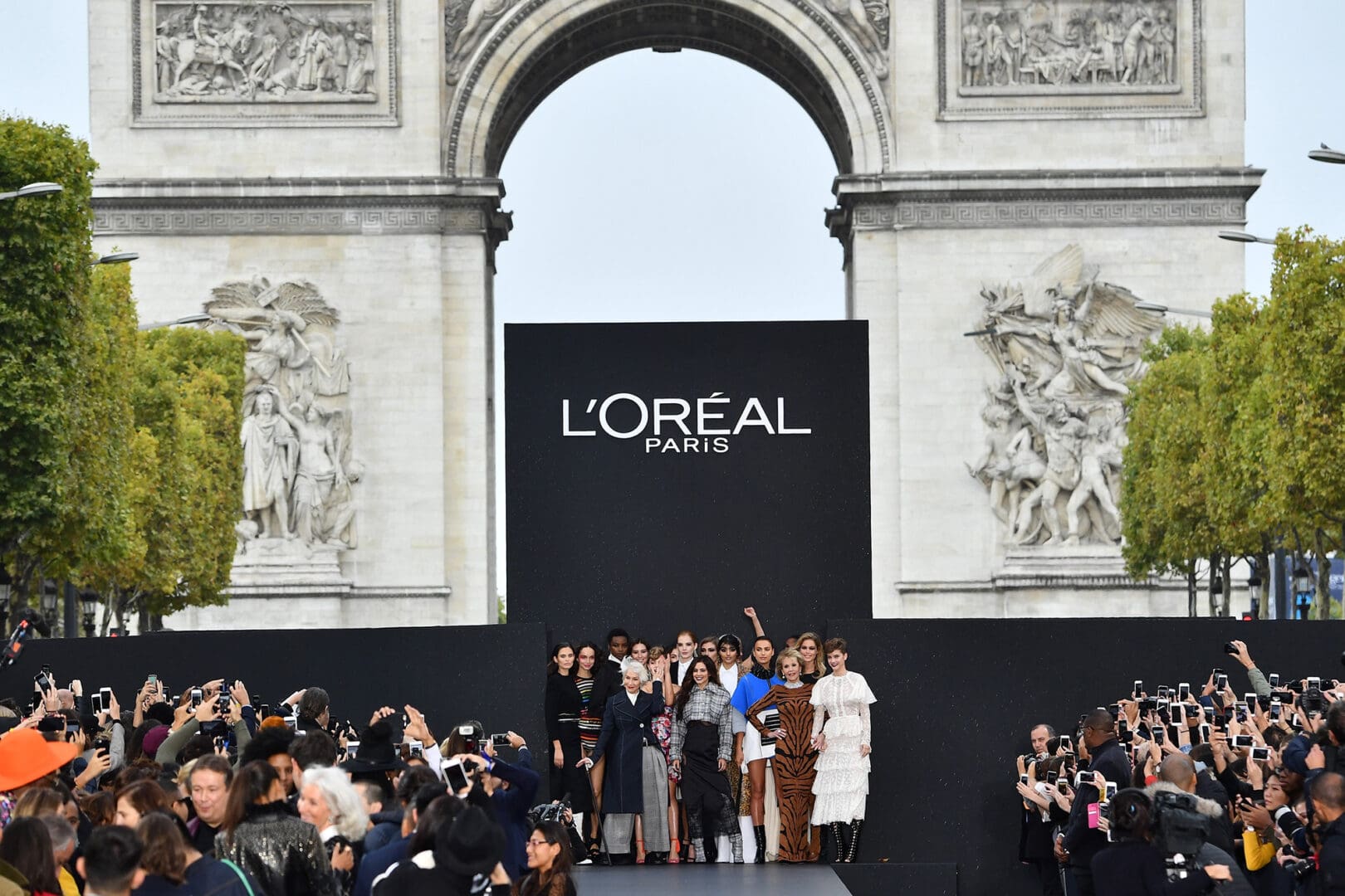L’Oréal Paris assure le show sur les ChampsElysées FIRSTLUXE