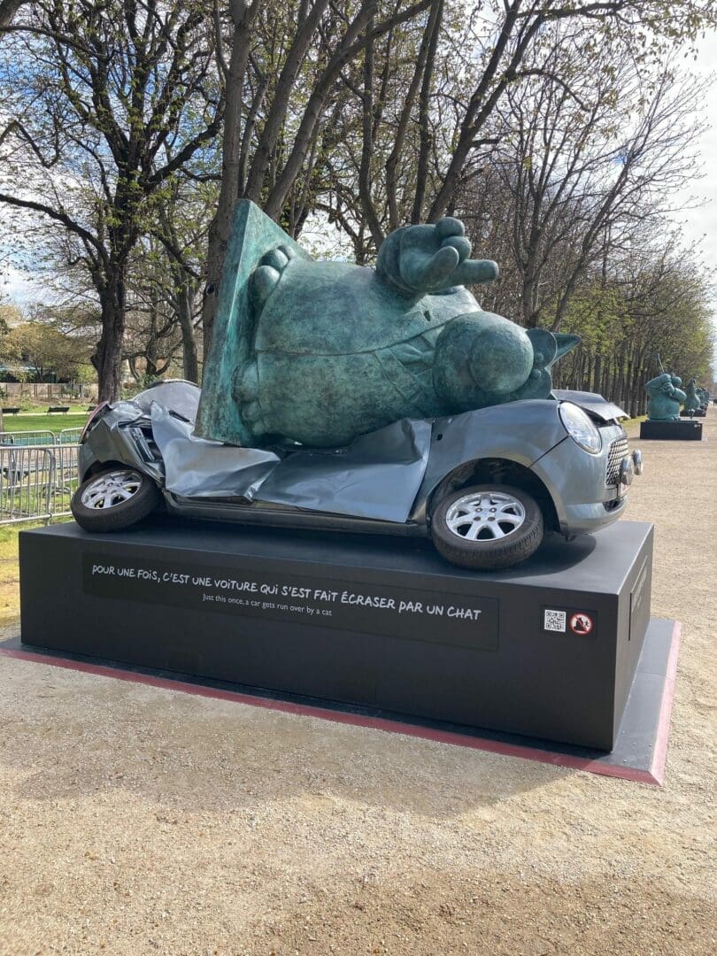 Philippe Geluck Promene Son Chat Sur Les Champs Elysees Firstluxe