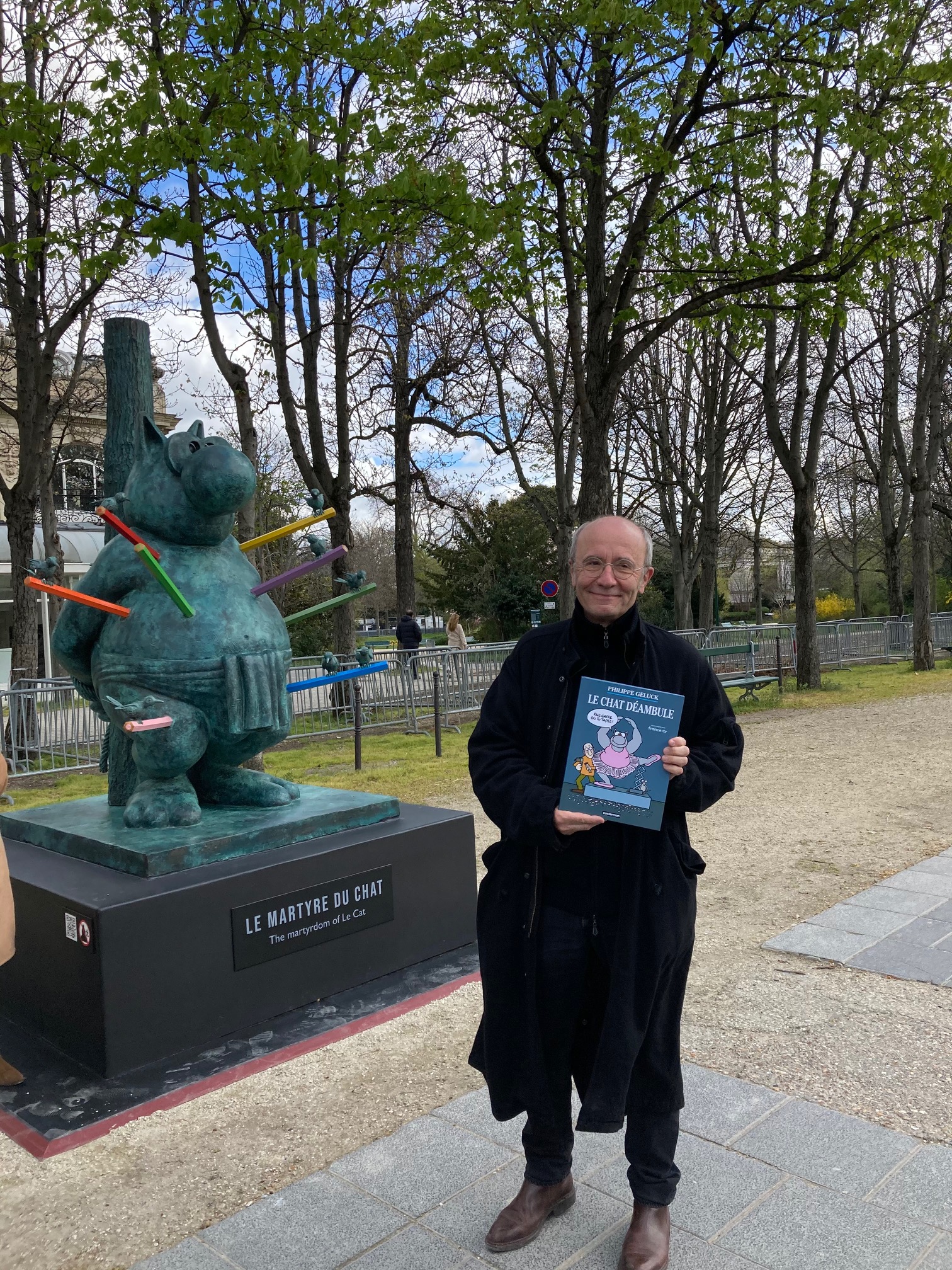 Philippe Geluck Promene Son Chat Sur Les Champs Elysees Firstluxe