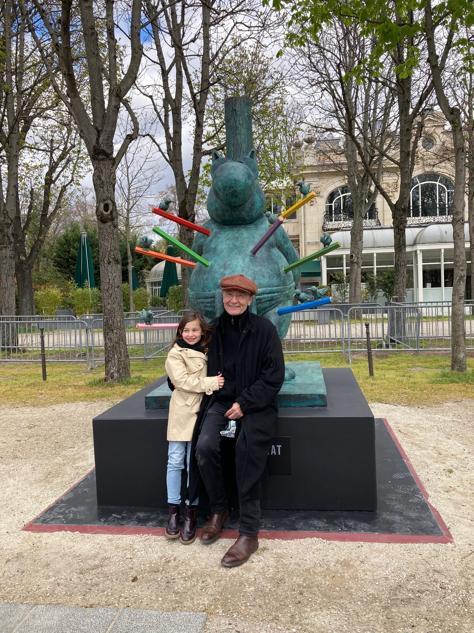 Philippe Geluck Promene Son Chat Sur Les Champs Elysees Firstluxe