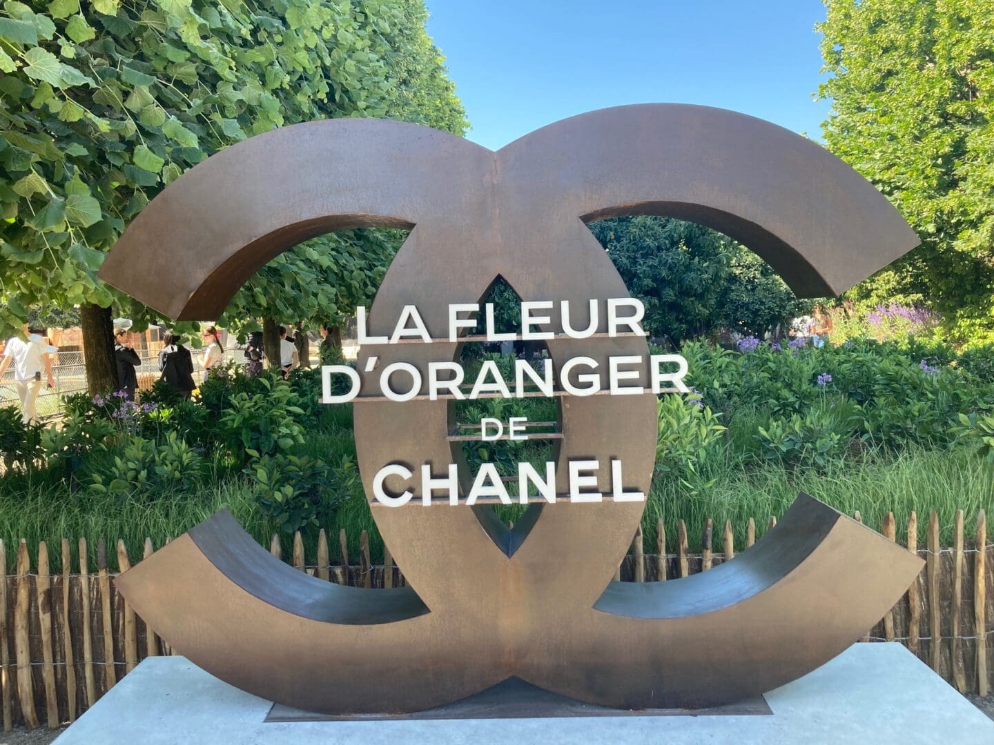 Chanel érige un jardin aux Tuileries